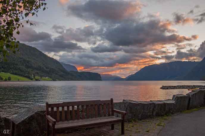 Hornindalsvatnet_solnedgang