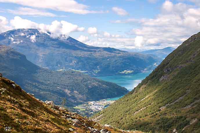 Skaala_utsikt_mot_Loen