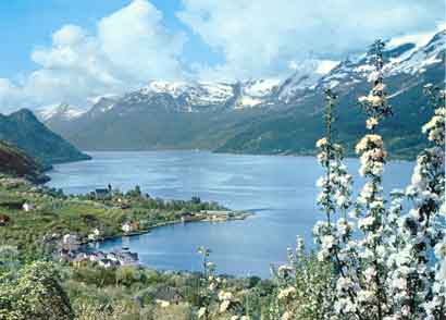 Ullensvang_mot_Folgefonna