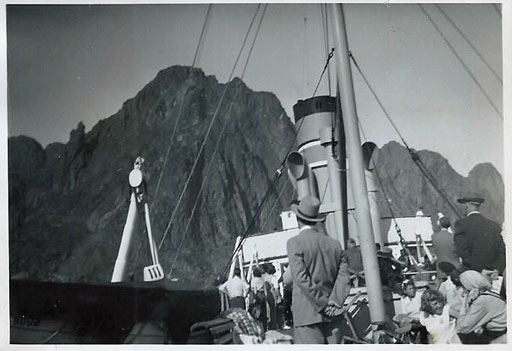 Hurtigruta_i_Svolvar_Lofoten