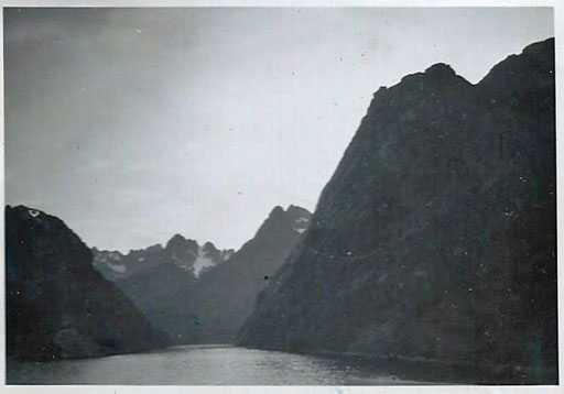 Hurtigruta_kanskje_i_Trollfjorden