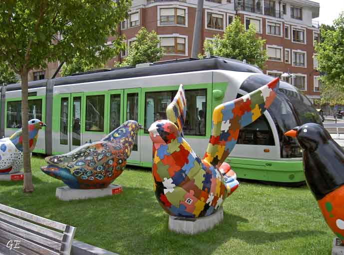 Spania_Bilbao_trikk_og_fugl