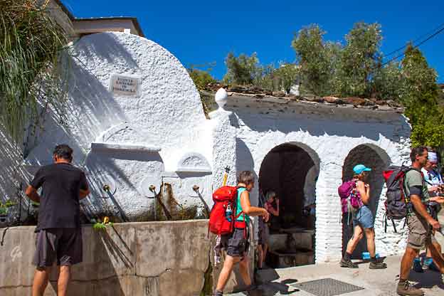 Spania_Sierra-Nevada_fuente-lavadore-de_Ferreirola