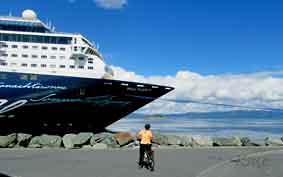 Trondheim_Mein-Schiff_1_og_Munkholmen