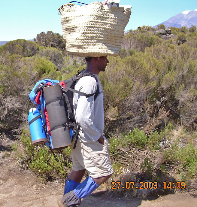 Tanzania_Kilimanjaro_porter