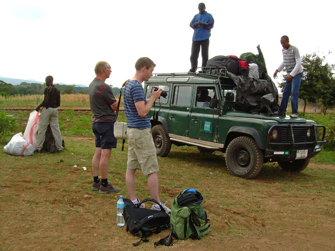 Moshi_Springland_bilen_pakkes