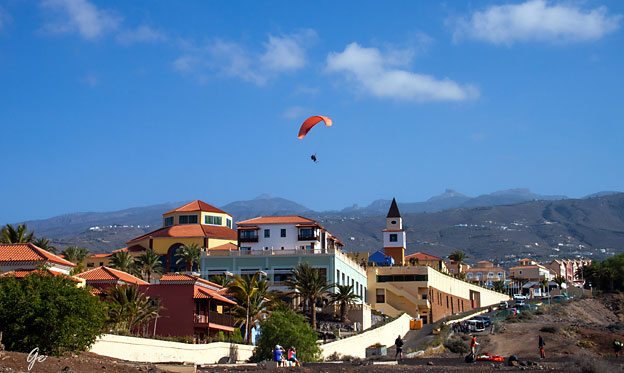 Tenerife_hangglider_ved_Bahia-Principe