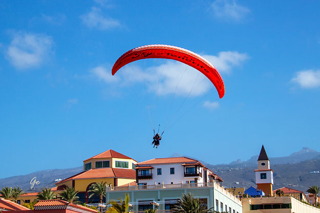 Tenerife_hangglider_ved_Bahia-Principe