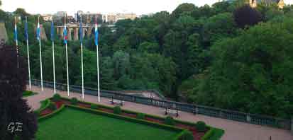 Luxembourg_park_og_flagg