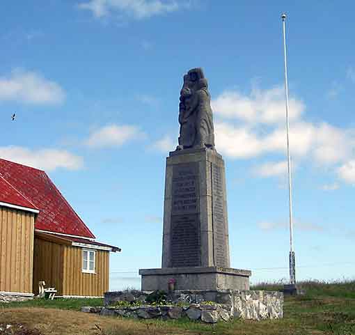 Trondelag_Froya_Titran_kirke_og_minnesmerke