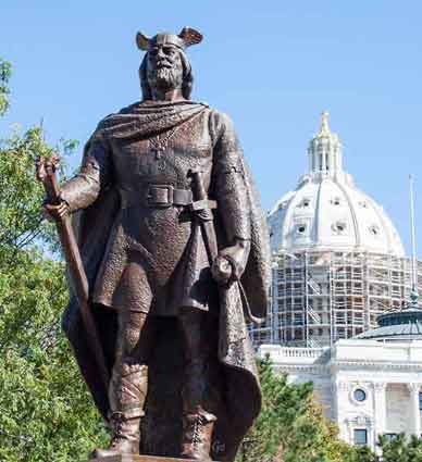 Minnesota_St_Paul_Capitol_og_Leiv_Erikson