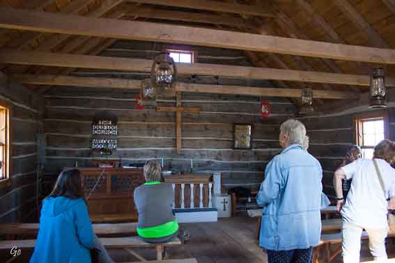 Minnesota_Sunburg_Old_Log_church