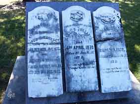 Minnesota_Sunburg_the_old_Log_churc