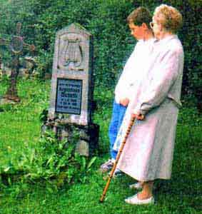 Ulstein_kirke_graven_til_Augustinus_Buseth