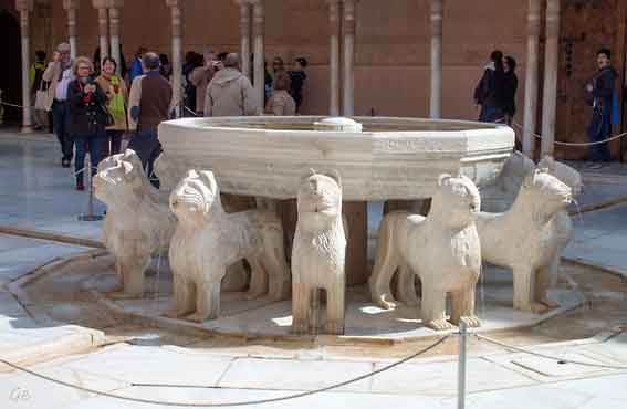Spania_Granada_Alhambra_Patio-de-los-Leones